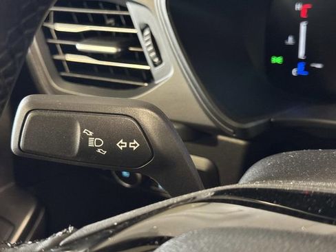 Used 2025 Ford Escape SE image 29