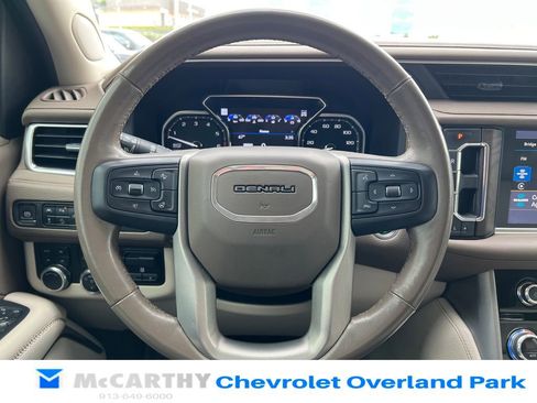 Used 2021 GMC Yukon Denali w/ Denali Premium Package AWD/4WD image 12