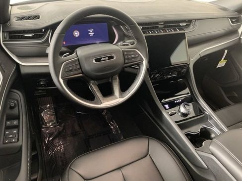 New 2025 Jeep Grand Cherokee Limited image 12