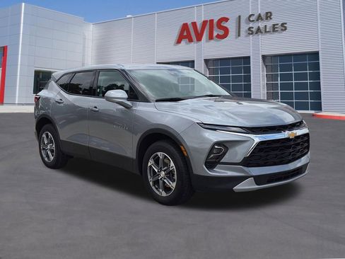Used 2025 Chevrolet Blazer LT image 3
