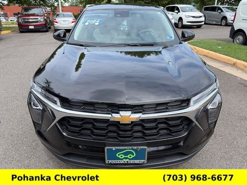Certified 2024 Chevrolet Trax LS w/ LS Convenience Package FWD image 2