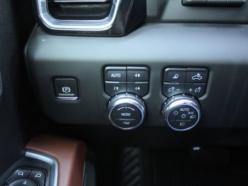 Used 2025 GMC Sierra 2500 Denali Ultimate AWD/4WD image 28