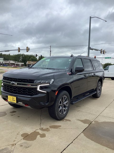 Used 2022 Chevrolet Suburban Z71 AWD/4WD image 1