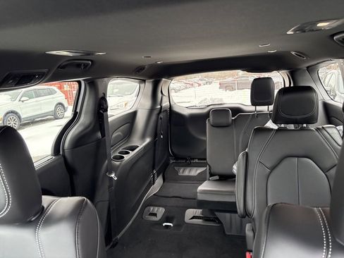 New 2026 Chrysler Pacifica Select image 20