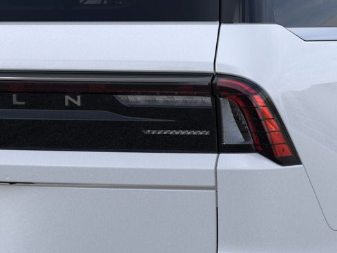 New 2026 Lincoln Navigator Reserve AWD/4WD image 21