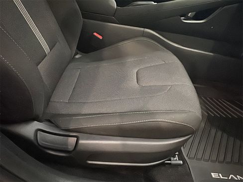 Certified 2025 Hyundai Elantra SE image 15