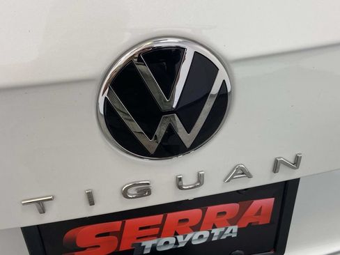 Used 2023 Volkswagen Tiguan SE R-Line FWD image 11