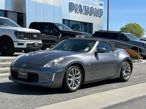 Used 2014 Nissan 370Z Roadster RWD image 2