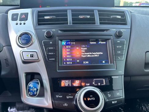 Used 2014 Toyota Prius V Five image 17