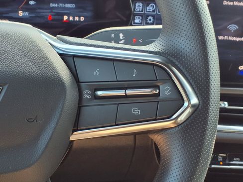 Used 2025 Chevrolet Equinox EV LT FWD image 17