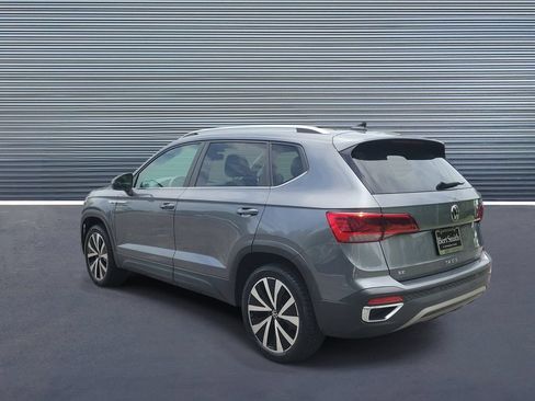 Used 2022 Volkswagen Taos SE FWD image 4