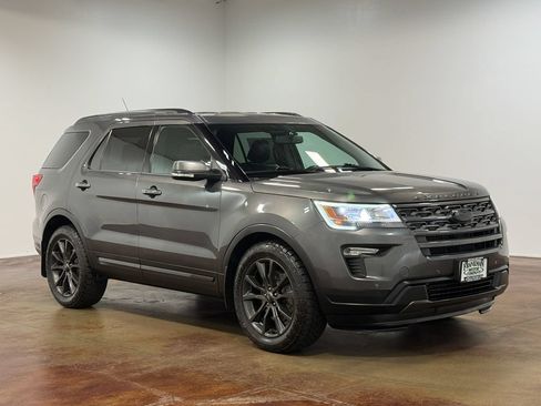 Used 2018 Ford Explorer XLT w/ Equipment Group 202A AWD/4WD image 22
