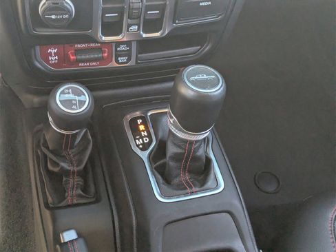 Used 2020 Jeep Gladiator Rubicon image 24