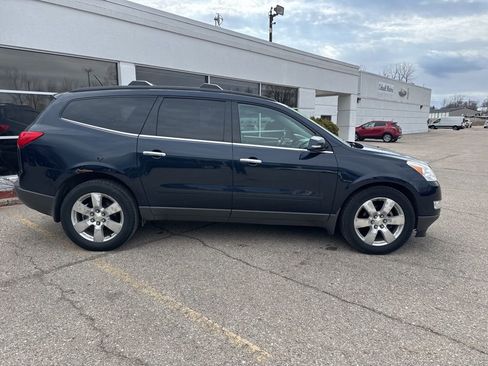 Used 2011 Chevrolet Traverse LT w/ All-Star Package image 2