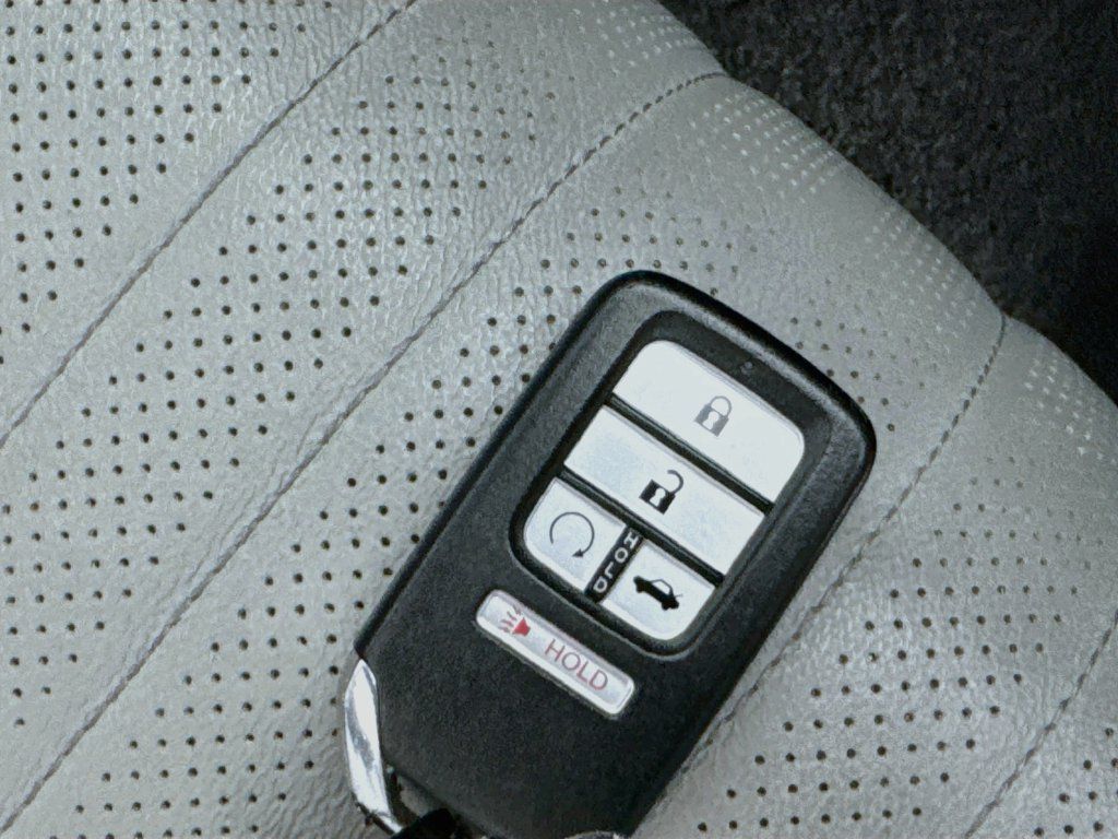Used 2018 Honda Accord Touring image 40