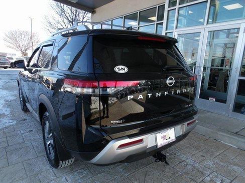 Certified 2024 Nissan Pathfinder SL image 5