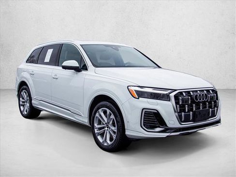 Used 2025 Audi Q7 3.0T Premium Plus image 3