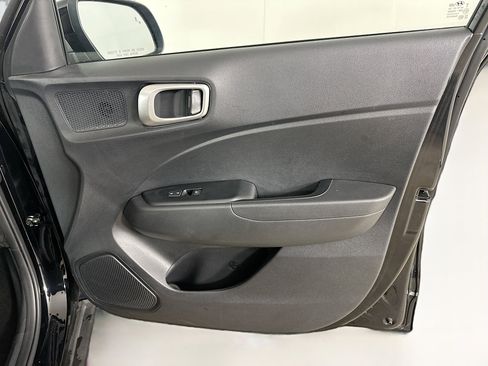 Used 2025 Hyundai Venue SEL image 31