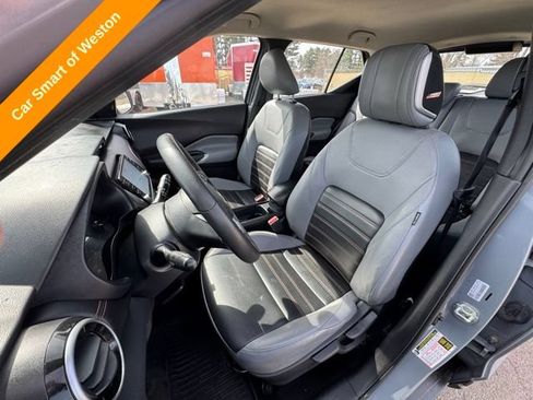 Used 2023 Nissan Kicks SR w/ SR Premium Package FWD image 9