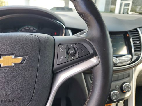 Used 2018 Chevrolet Trax LT w/ LT Convenience Package image 24