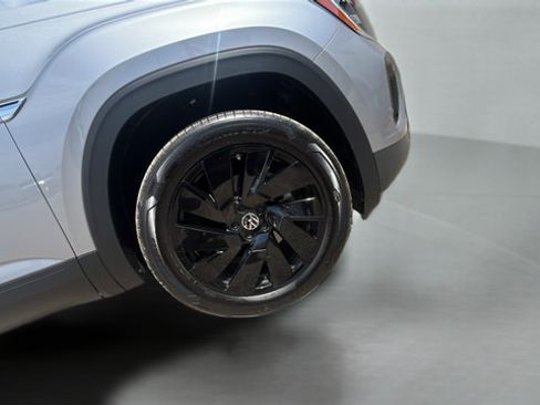 Used 2024 Volkswagen Atlas Cross Sport SE AWD/4WD image 30