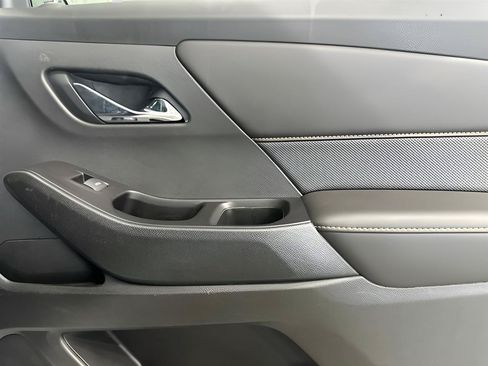 Used 2018 Chevrolet Traverse Premier w/ Driver Confidence II Package FWD image 22