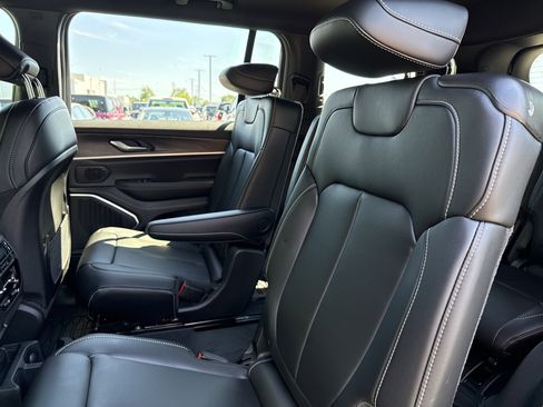 New 2026 Jeep Grand Cherokee L Limited RWD image 31