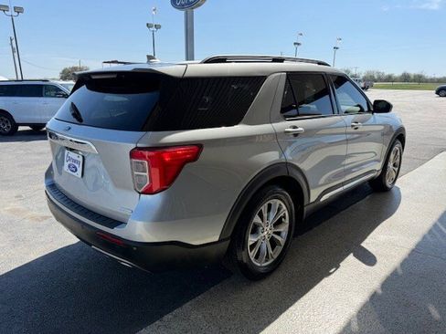 Used 2020 Ford Explorer XLT w/ Equipment Group 202A image 6