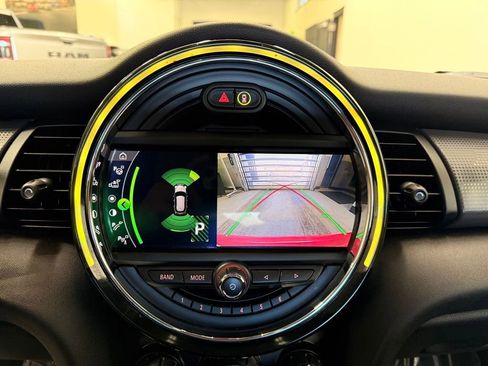 Used 2020 MINI Cooper 4-Door Hardtop image 17