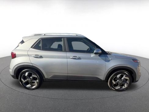 Used 2025 Hyundai Venue SEL image 16