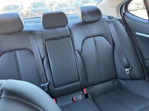 Used 2025 Genesis G70 2.5T image 38