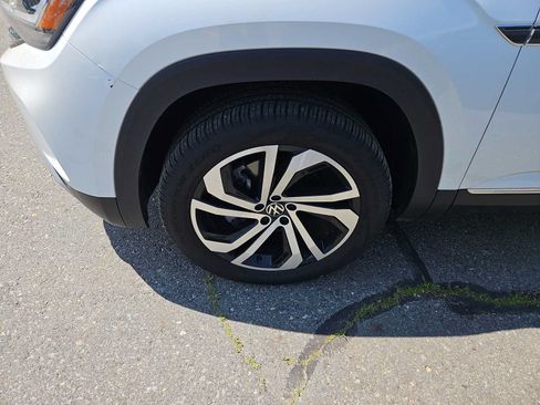 Used 2023 Volkswagen Atlas Cross Sport SEL AWD/4WD image 2