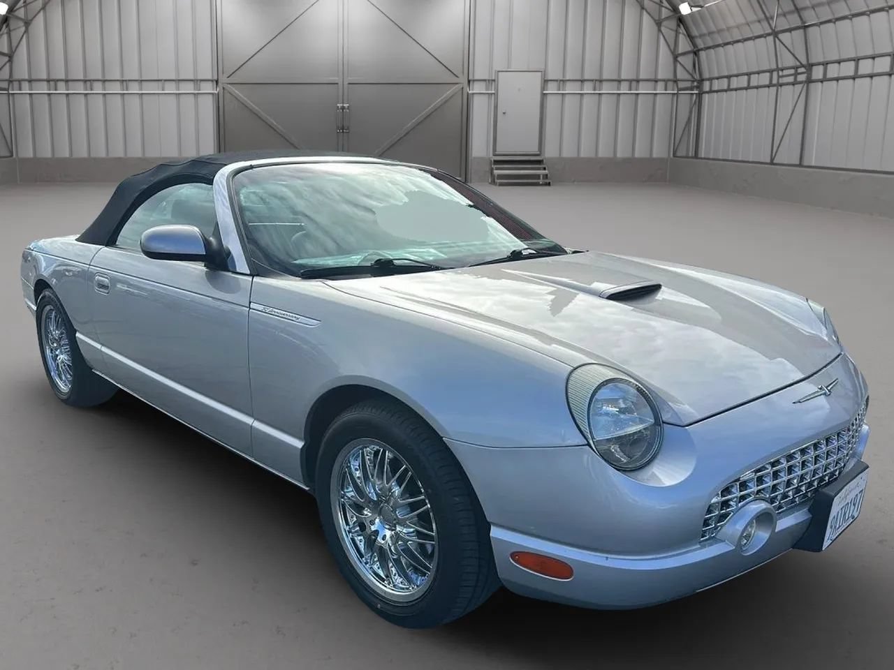 Used 2005 Ford Thunderbird RWD image 2