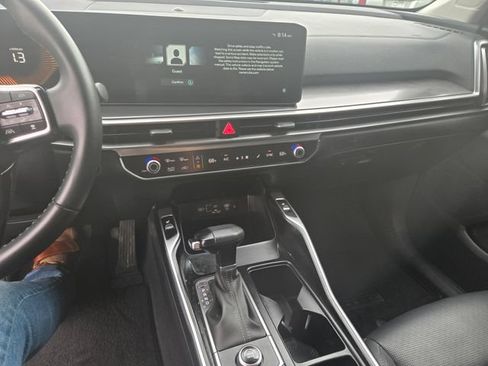 Used 2024 Kia Sorento S w/ Panoramic Sunroof Package FWD image 2