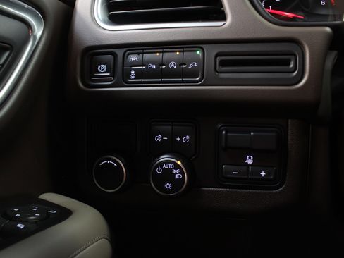 Used 2021 Chevrolet Tahoe LT w/ LT Signature Package image 65