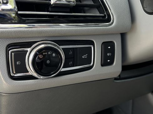 Used 2019 Lincoln Navigator Reserve AWD/4WD image 15