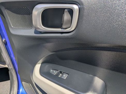 Used 2025 Hyundai Venue SEL FWD image 29