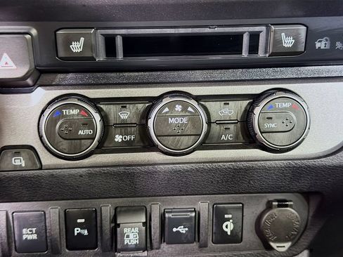 Used 2023 Toyota Tacoma TRD Off-Road w/ TRD Premium Off Road Package AWD/4WD image 17