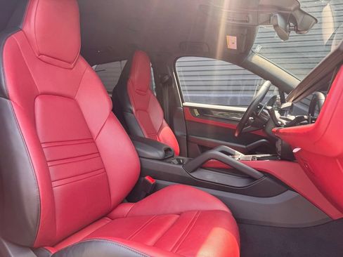 Certified 2024 Porsche Cayenne Turbo GT AWD/4WD image 20