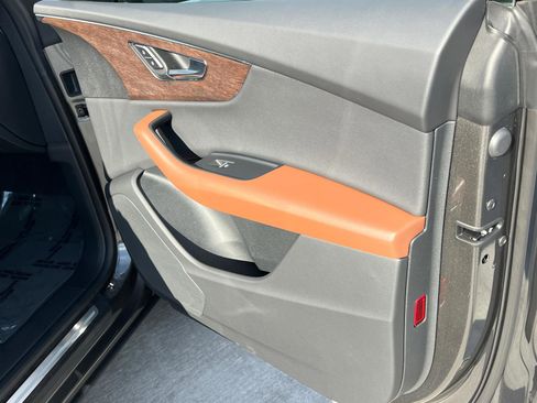 Used 2025 Audi Q8 Premium image 14