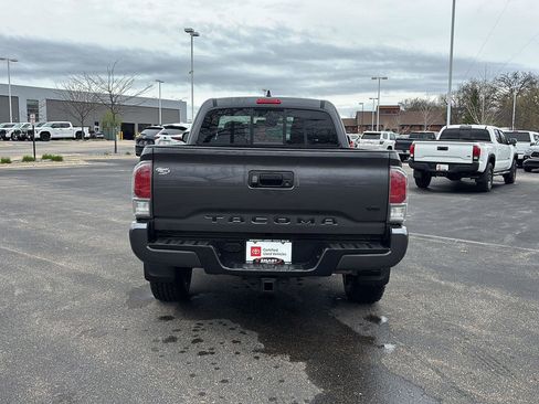 Used 2023 Toyota Tacoma TRD Sport w/ Black Out Package (TMS) AWD/4WD image 12