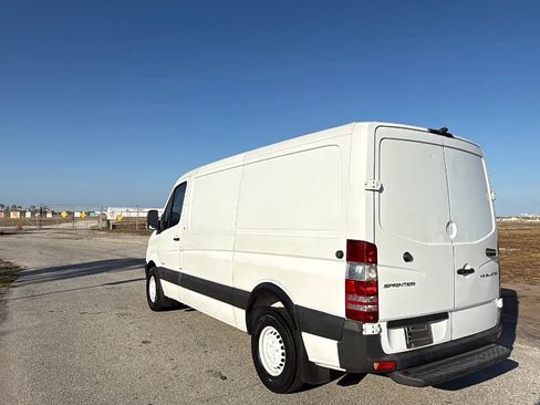 Used 2015 Mercedes-Benz Sprinter 2500 image 4