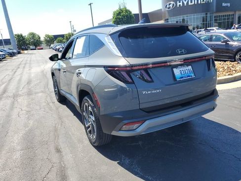 Used 2025 Hyundai Tucson Limited AWD/4WD image 3