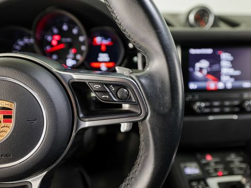 Used 2018 Porsche Macan image 18