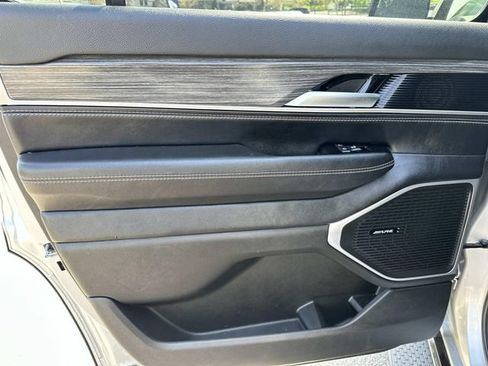 Certified 2024 Jeep Wagoneer Series II w/ Flexible Seating Group AWD/4WD image 19