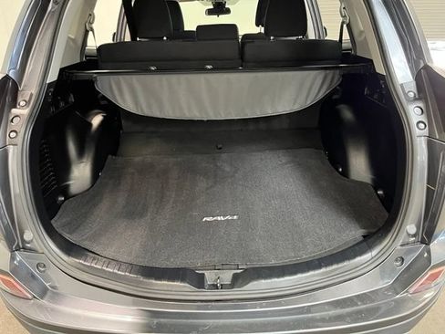 Used 2018 Toyota RAV4 XLE w/ Convenience Package AWD/4WD image 16