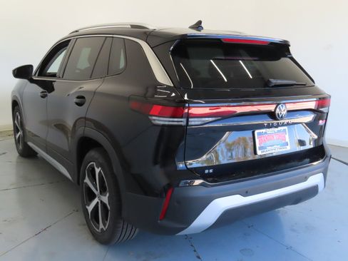 New 2026 Volkswagen Tiguan SE image 7