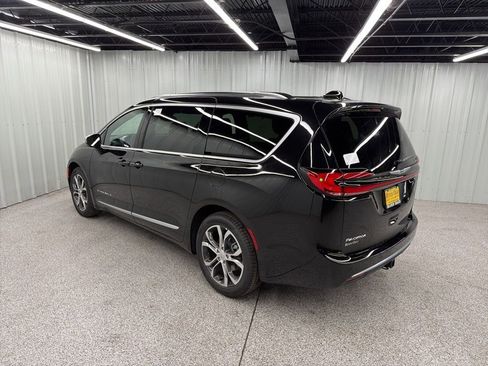 New 2026 Chrysler Pacifica Pinnacle w/ Trailer Tow Group image 4