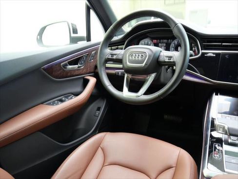 Certified 2025 Audi Q7 2.0T Premium Plus AWD/4WD image 32
