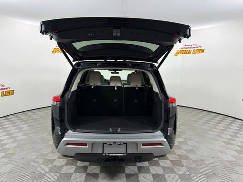 Used 2023 Nissan Pathfinder SL w/ SL Premium Package FWD image 5